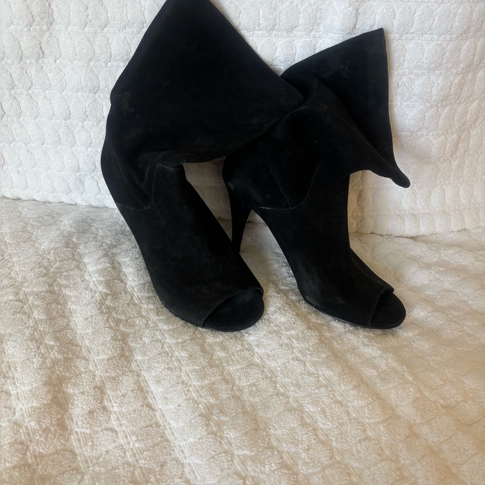 Michael Kors black suede open toe boots
Size 7 1/2 never worn
